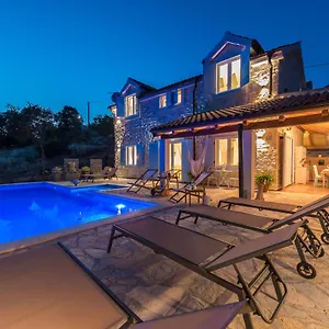  Villa Brand New Cara D Oro,